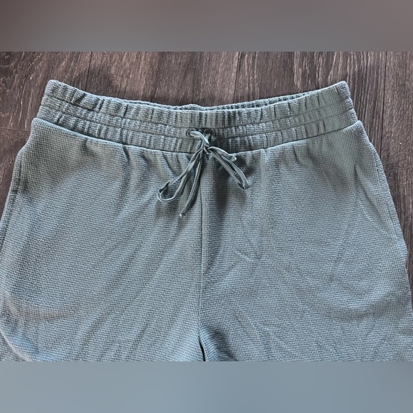 Victoria’s Secret Glow Waffle Henley Jogger Pants and Henley top Mint Green SZ M - Picture 12 of 16